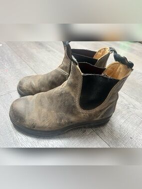 Blundstone Classic Chelsea
Boots Size 6.5 US